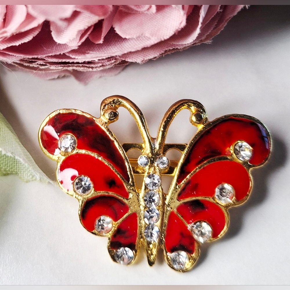 Vintage 80s ✨️❤️🦋Red Jewelled Butterfly Pin/Brooch